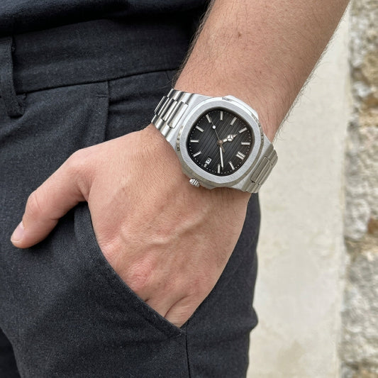 Saint Swiss Amalfi – men's watch worn on wrist